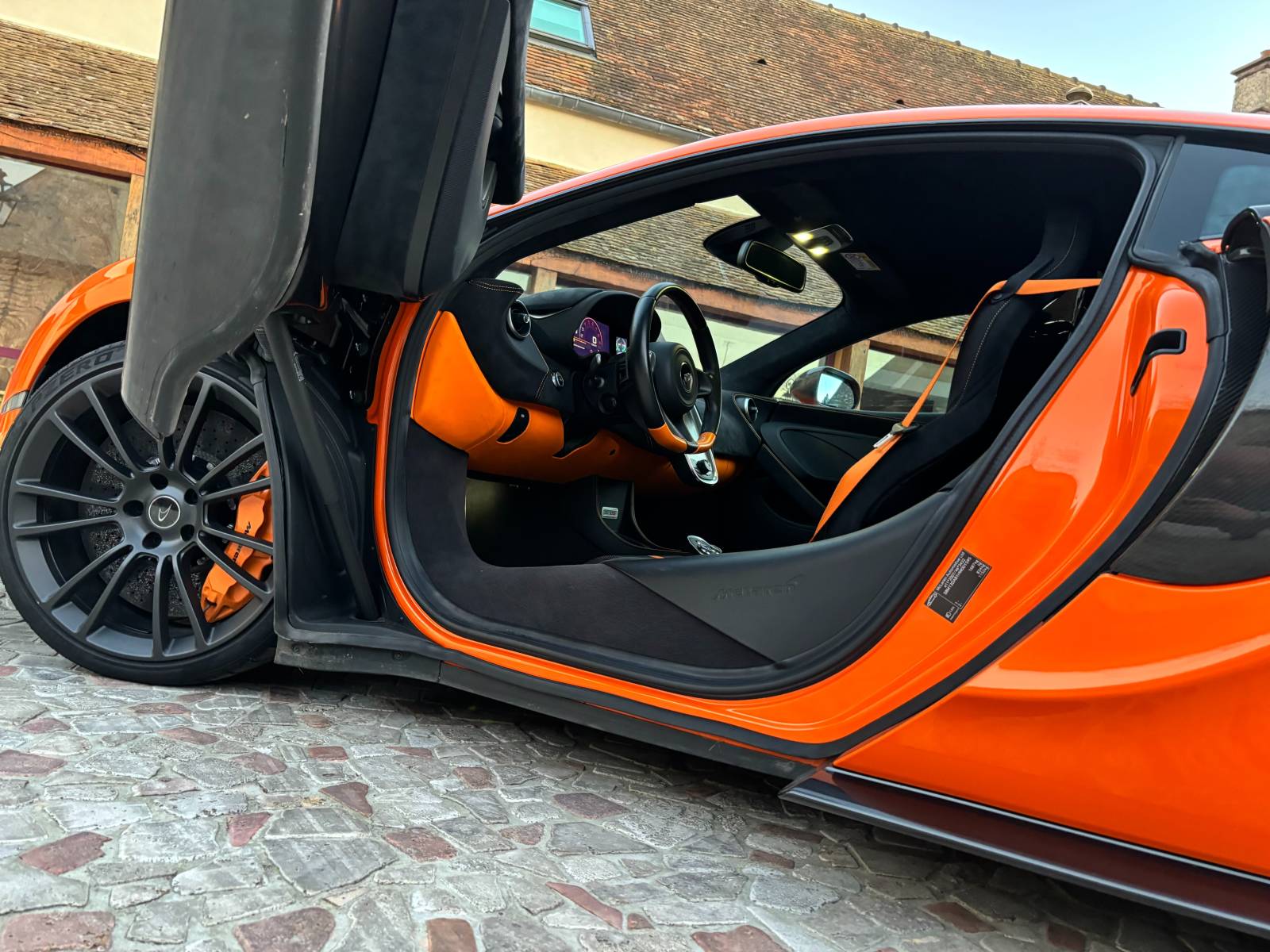 MCLAREN 570S COUPE VENTURA ORANGE 2017