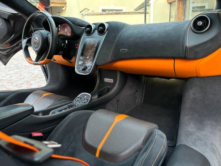 MCLAREN 570S COUPE VENTURA ORANGE 2017